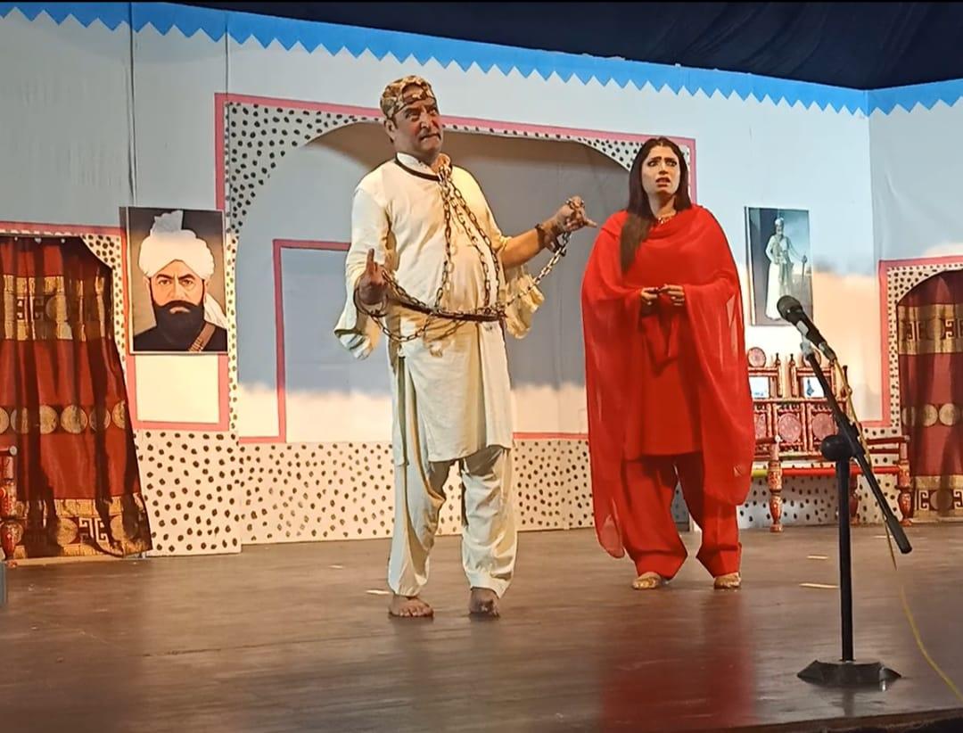 آرٹس کونسل سرگودھا میں  خوب صورت ڈرامہ ’’کچی مٹی کے لوگ‘‘ پیش ،عوام کی کثیر تعدادمیں شرکت