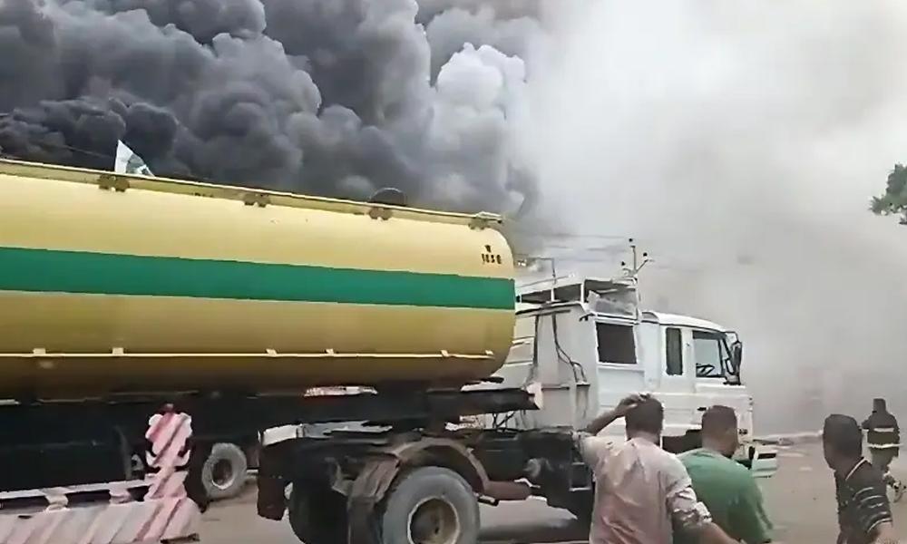 Factory collapses due to fire in New Karachi