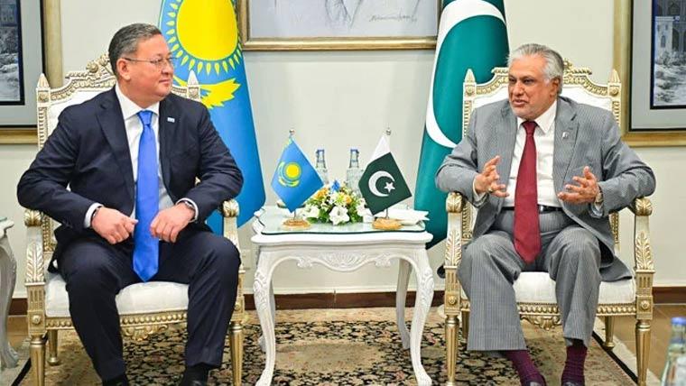 وزیر خارجہ اسحا ق ڈار کی قازق ہم منصب سے ملاقات، تعلقات مزید مستحکم بنانے پر اتفاق