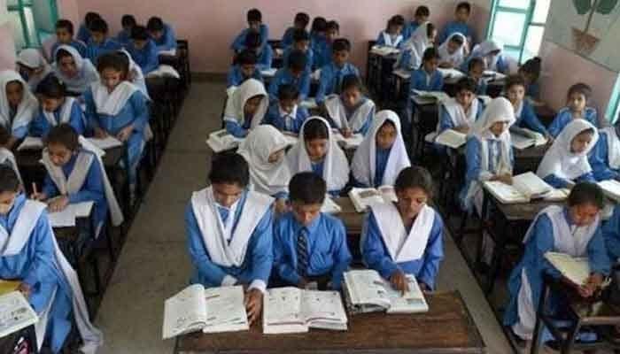 کراچی میں بارش کے پیش نظر آج اسکولوں میں چھٹی کا اعلان