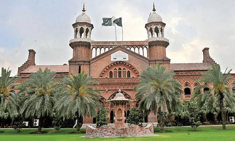 لاہور ہائی کورٹ نے چیئرمین نیب نذیر احمد بٹ کو توہینِ عدالت کیس میں 15 ستمبر کو طلب کر لیا