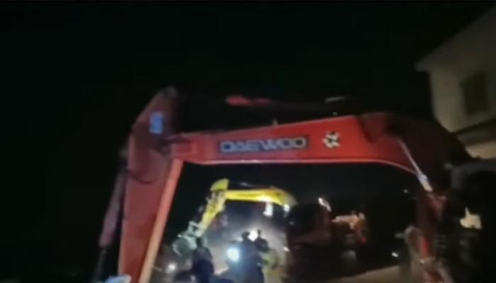 ملتان میں سیلاب کی شدت برقرار، شہر کو بچانے کے لیے اوچ شریف روڈ پر شگاف ڈالنے کا فیصلہ
