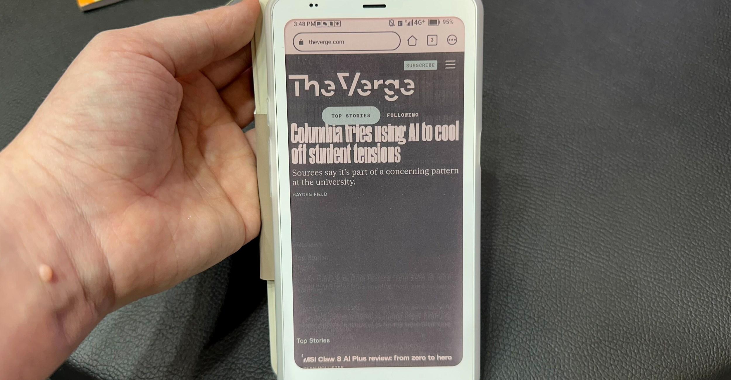 We saw the next Boox Palma and… is that a color E Ink screen and cellular connectivity?