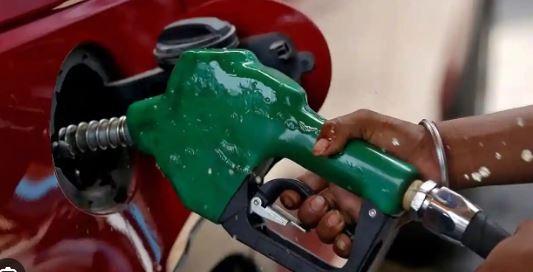 Govt keeps petrol price unchanged, increases HSD by Rs2.78