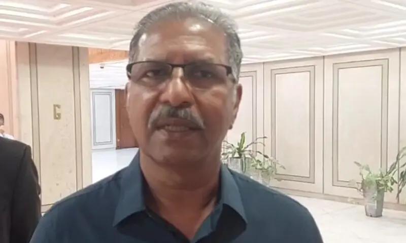 پارلیمانی کمیٹیوں سے علیحدگی: پی ٹی آئی سینیٹرز نے استعفے دے دیے