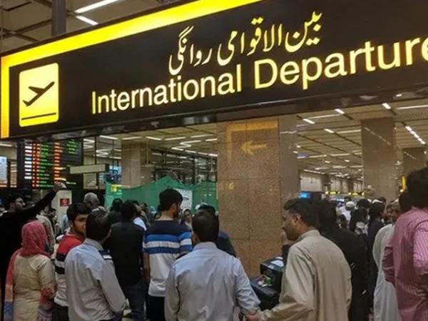 ملک میں مہنگائی  اور بے روزگاری سے تنگ آکر پچھلے تین سالوں میں 28 لاکھ سے زائد افراد ملک چھوڑ گئے