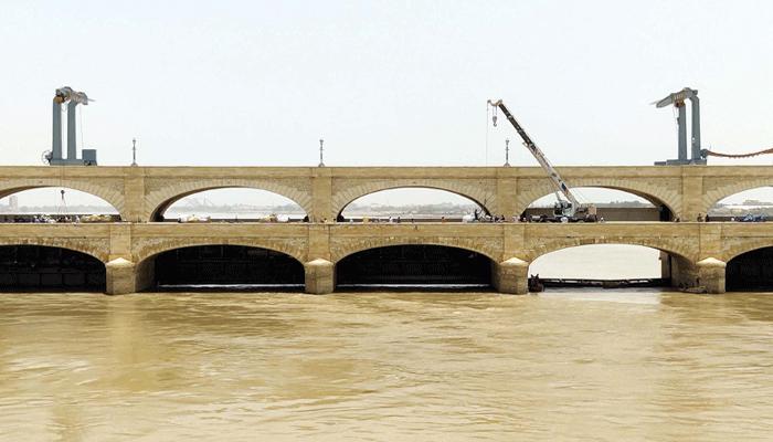 سکھر بیراج پر اونچے درجے کا سیلاب،کئی دیہاتوں میں پانی داخل