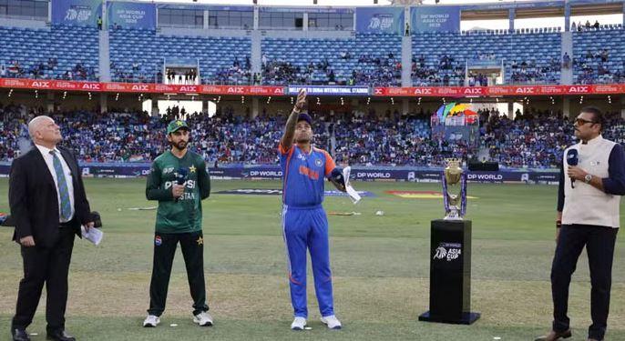 India opt to bowl first in high-stakes clash with Pakistan