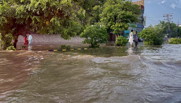 دریائے سندھ میں کوٹری بیراج پر پانی کی آمد میں مزید اضا فہ، درمیانے درجے کا سیلاب