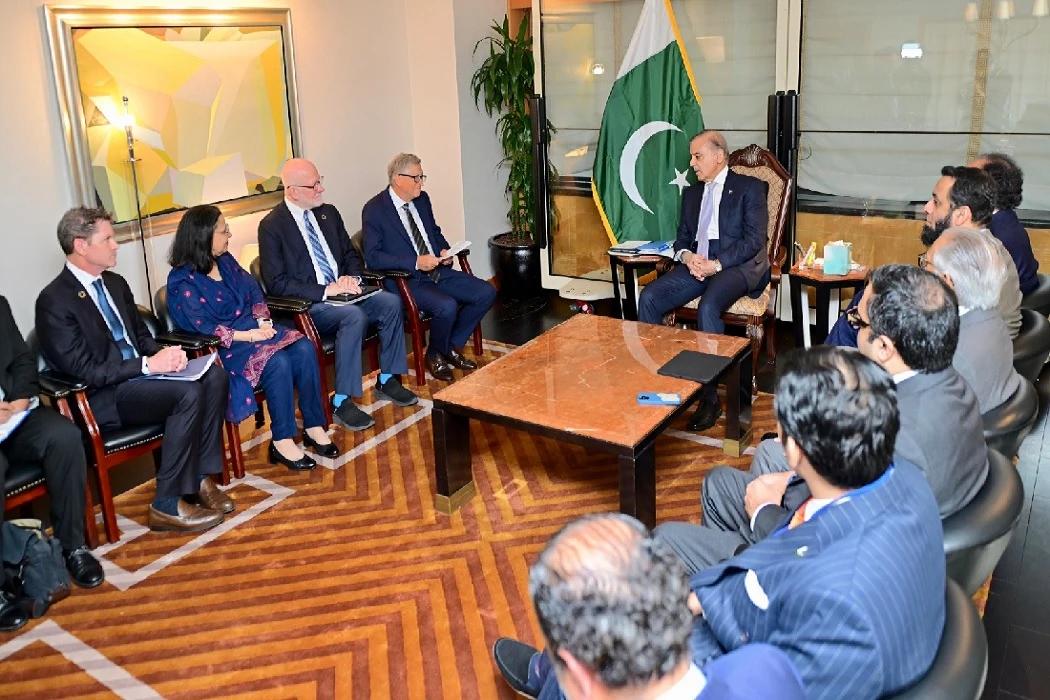 وزیراعظم سےبل گیٹس کی ملاقات،پولیوکے تداراک اور معیشت کی ڈیجیٹلائزیشن کیلئے تعاون پر اتفاق