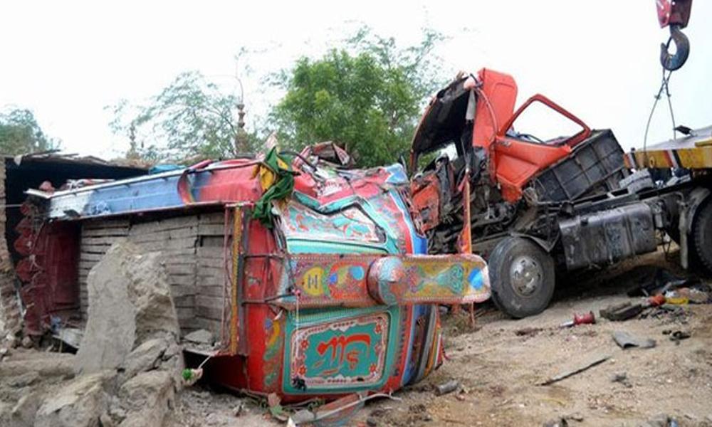 8 killed in bus-car collision in Panjgur