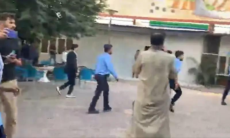 اسلام آباد پولیس نے نیشنل پریس کلب پردھاوا بول دیا،کیفے ٹیریا میں توڑ پھوڑ