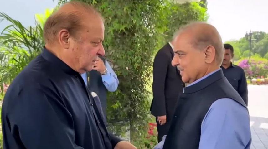 PM Shehbaz Meets Nawaz Sharif in Jati Umra, Briefs on Foreign Visits and Kashmir Talks