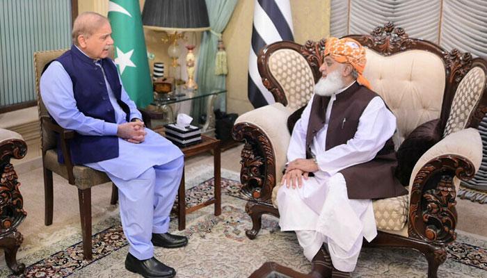 وزیر اعظم اور مولانا فضل الرحمان کا رابطہ، پاک سعودی دفاعی معاہدے   پر تبادلہ خیال