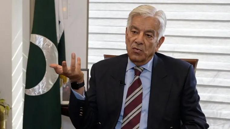 اس دفعہ بھارت انشاءاللہ اپنے طیاروں کے ملبے میں دفن ہوگا، وزیر دفاع