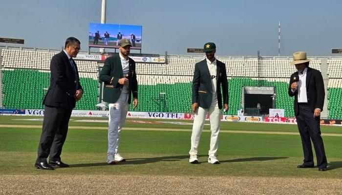 پاک ساؤتھ افریقہ ٹیسٹ سیریز،شاہینوں کا ٹاس جیت کر بیٹنگ کا فیصلہ