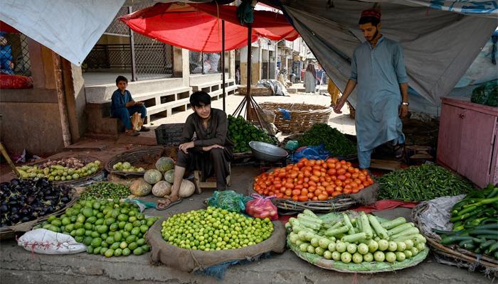 لاہور : سبزیوں کی قیمتیں عوام کی قوت خرید سے باہر ہونے لگیں، ٹماٹر 500 روپےکلو ہوگیا