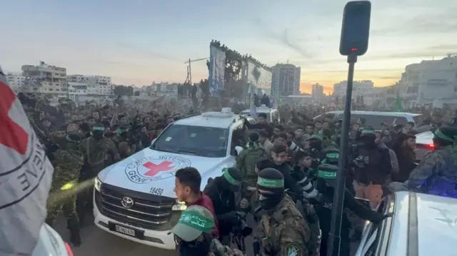 غزہ امن معاہدہ: آج 20 اسرائیلی یرغمالیوں کے بدلے  2 ہزار  فلسطینی قیدیوں کی رہائی کی تمام تیاریاں مکمل