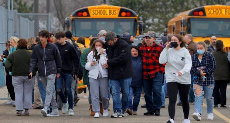 Three people killed in two shootings at US schools