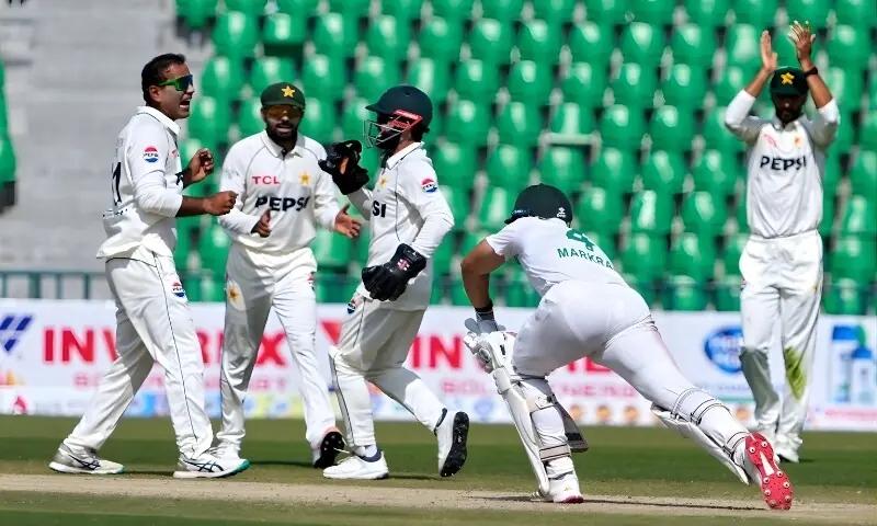 لاہور ٹیسٹ کا چوتھا روز: جنوبی افریقہ مشکلات کا شکار، مقابلہ فیصلہ کن مرحلے میں داخل