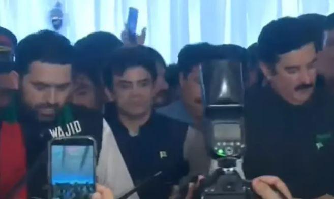 Governor Kundi swears in PTI’s Sohail Afridi as KP CM