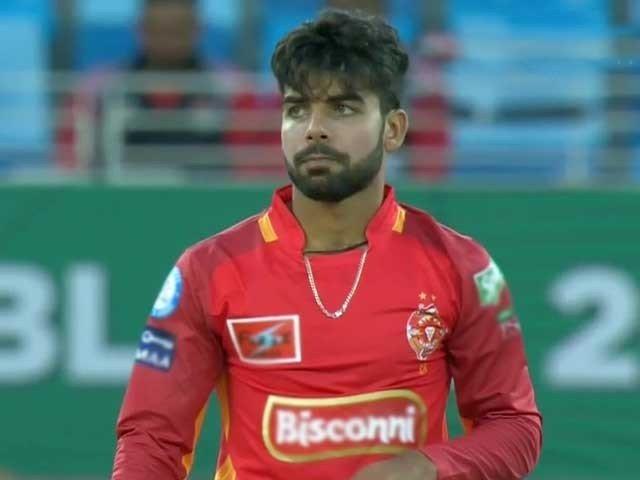 شاداب خان نے پی ایس ایل میں دو اعزاز اپنے نام کرلیے