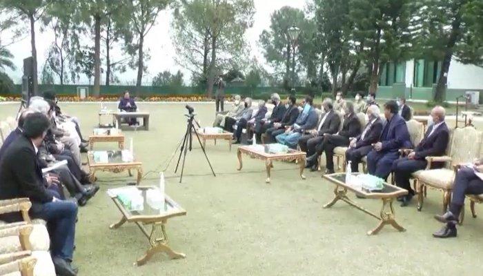 In meeting with PM Imran business elite  agrees to enhance minimum wage