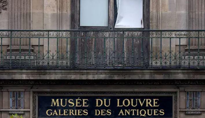 Two suspects arrested after Louvre jewel heist: sources