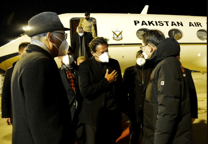 وزیراعظم عمران خان ایک اعلی سطحی  وفد کے ہمراہ 4 روزہ سرکاری دورے چین پہنچ گئے