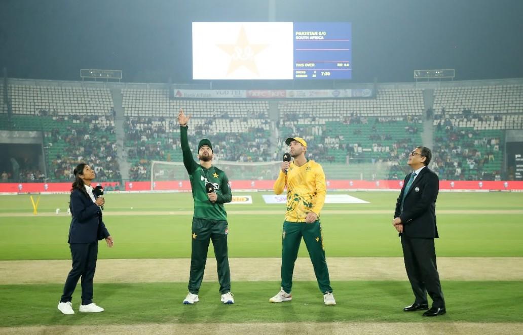 تیسرا ٹی ٹوئنٹی: پاکستان کاجنوبی افریقہ کے خلاف ٹاس جیت کر فیلڈنگ کا فیصلہ