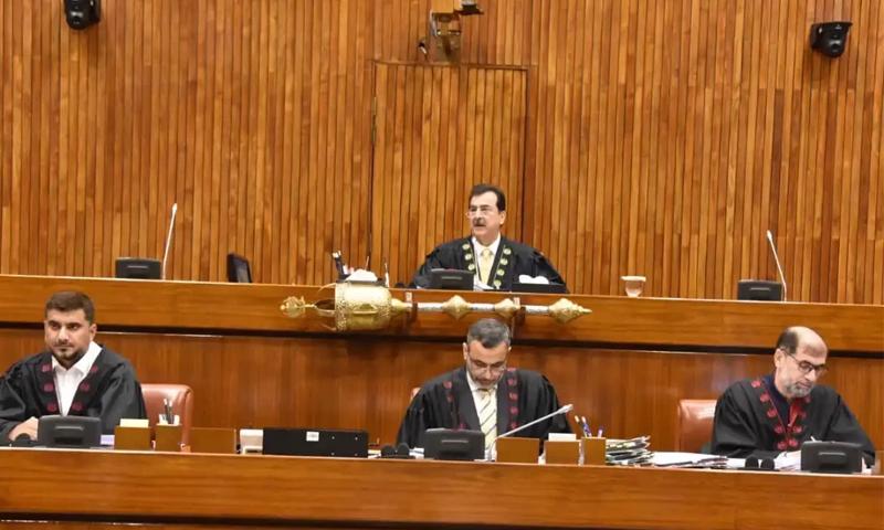 پی ٹی آئی سینیٹر سیف اللہ ابڑو کاپارٹی پالیسی کیخلاف جا کر 27 ویں آئینی ترمیم کے حق میں ووٹ