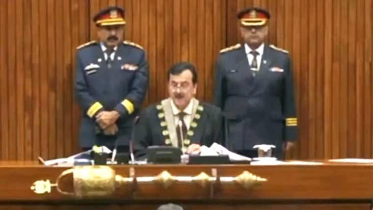 سینیٹ اجلاس: 27ویں آئینی ترمیم دو تہائی اکثریت سے منظور،اپوزیشن کا واک آؤٹ 