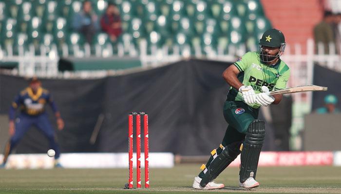 پہلا ون ڈے: پاکستان کی سری لنکا کیخلاف بیٹنگ جاری
