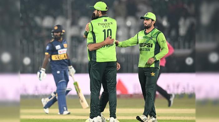 پہلا ون ڈے: پاکستان نے سنسنی خیز مقابلے کے بعد سری لنکا کو 6رنز سے شکست دے دی