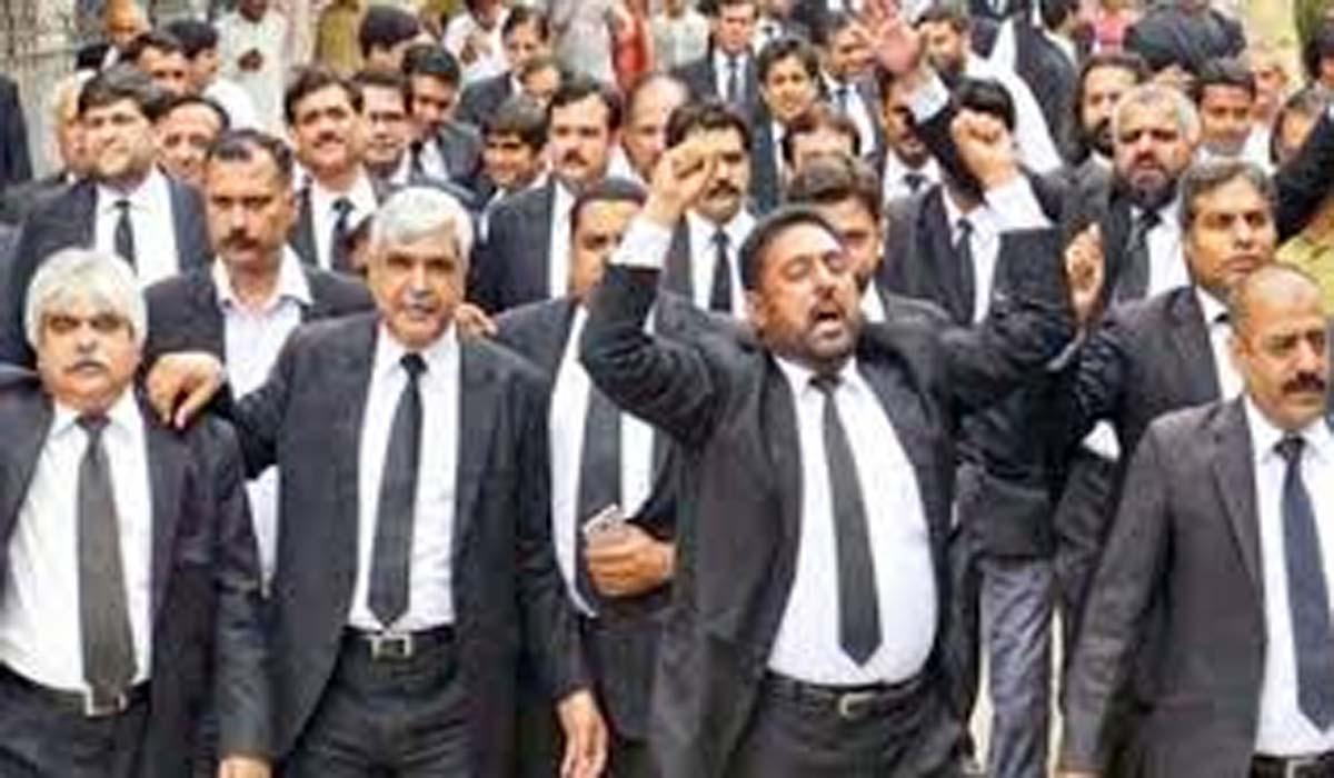 اسلام آباد :  ضلع کچہری میں  خودکش دھماکہ، ملک بھر میں بار ایسوسی ایشنز کا  عدالتی کارروائی کا بائیکاٹ جاری