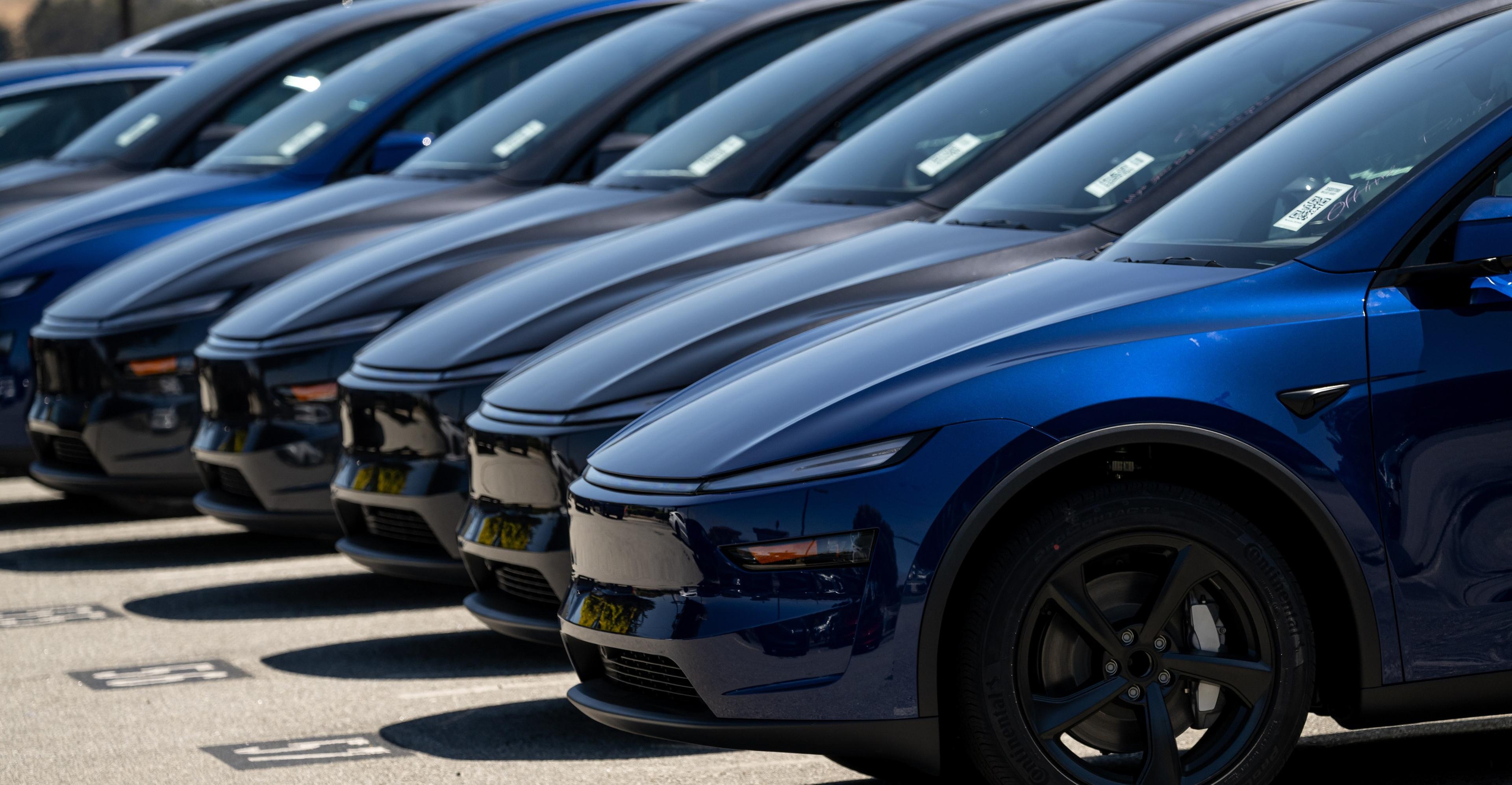 Tesla is fighting the EV sales slump with short-term rentals