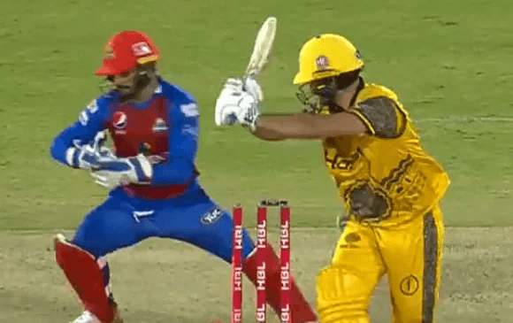 پی ایس ایل 7 : پشاور زلمی کا کراچی کنگز کو جیت کے لیے 174 رنز کا ہدف 