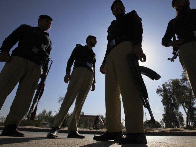 Three robbers, cop wounded in Dadu, Gujranwala encounters