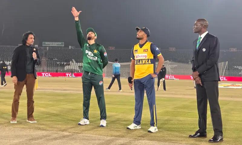 سہ ملکی سریز: اکستان کا سری لنکا کیخلاف ٹاس جیت کر فیلڈنگ کا فیصلہ