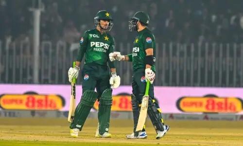 پاکستان سہ ملکی سریز کا فاتح بن گیا،فائنل میں سری لنکا کو6 وکٹو ں سے شکست