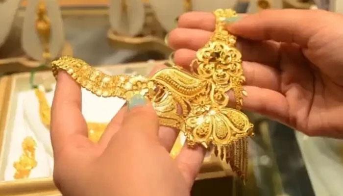 ایک دن کے اضافے کے بعد سونا پھر ہزاروں روپے سستا، فی تولہ کتنے کا ہو گیا؟