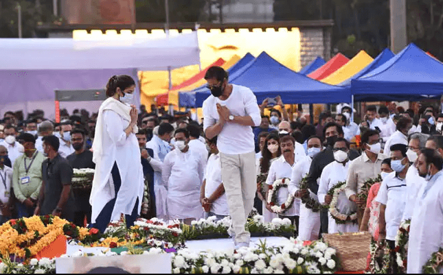 سروں کی ملکہ  لتا منگیشکر کی آخری رسومات  سرکاری سطح پرادا  ، نامور شخصیات کی شرکت