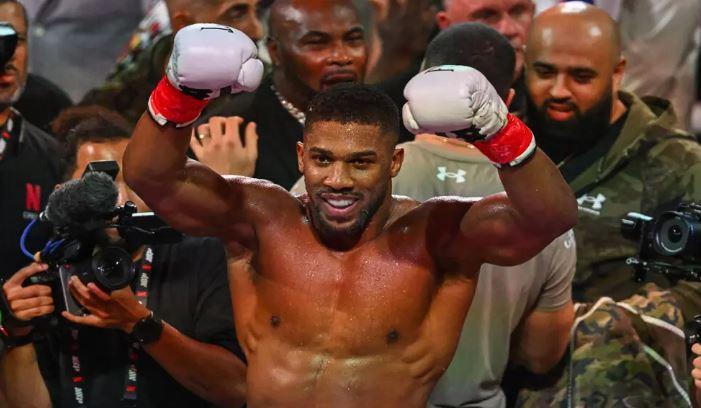 Joshua knocks out Paul to win Netflix boxing bout
