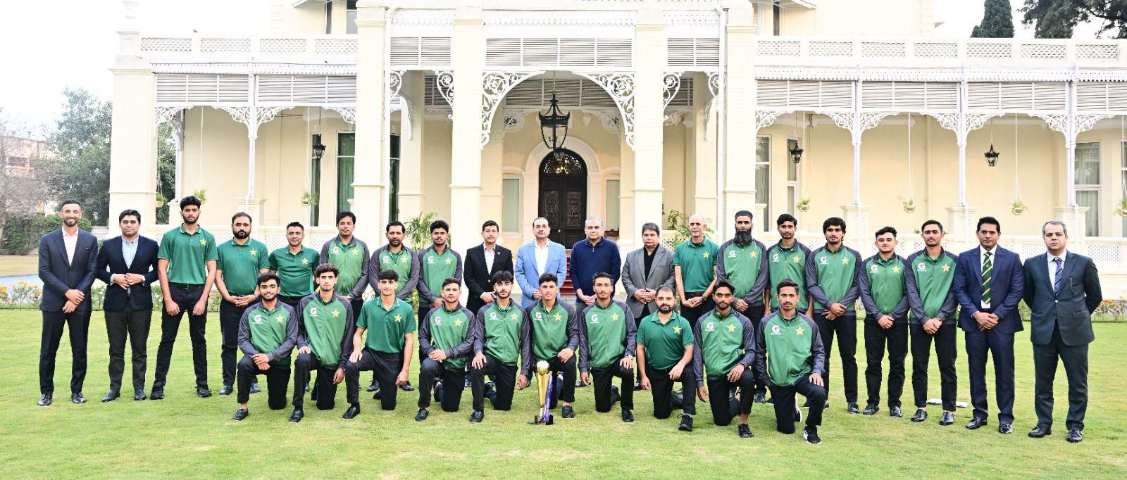 Field Marshal meets Pakistan Under-19 cricket team