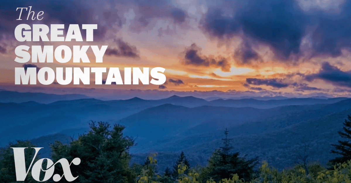 What makes the Great Smoky Mountains smoky?