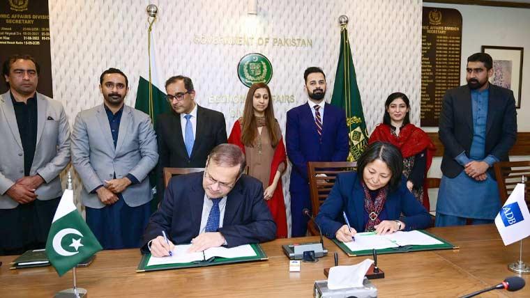 پاکستان اور ایشیائی ترقیاتی بینک کے درمیان 730 ملین ڈالر کے اہم منصوبوں پر دستخط