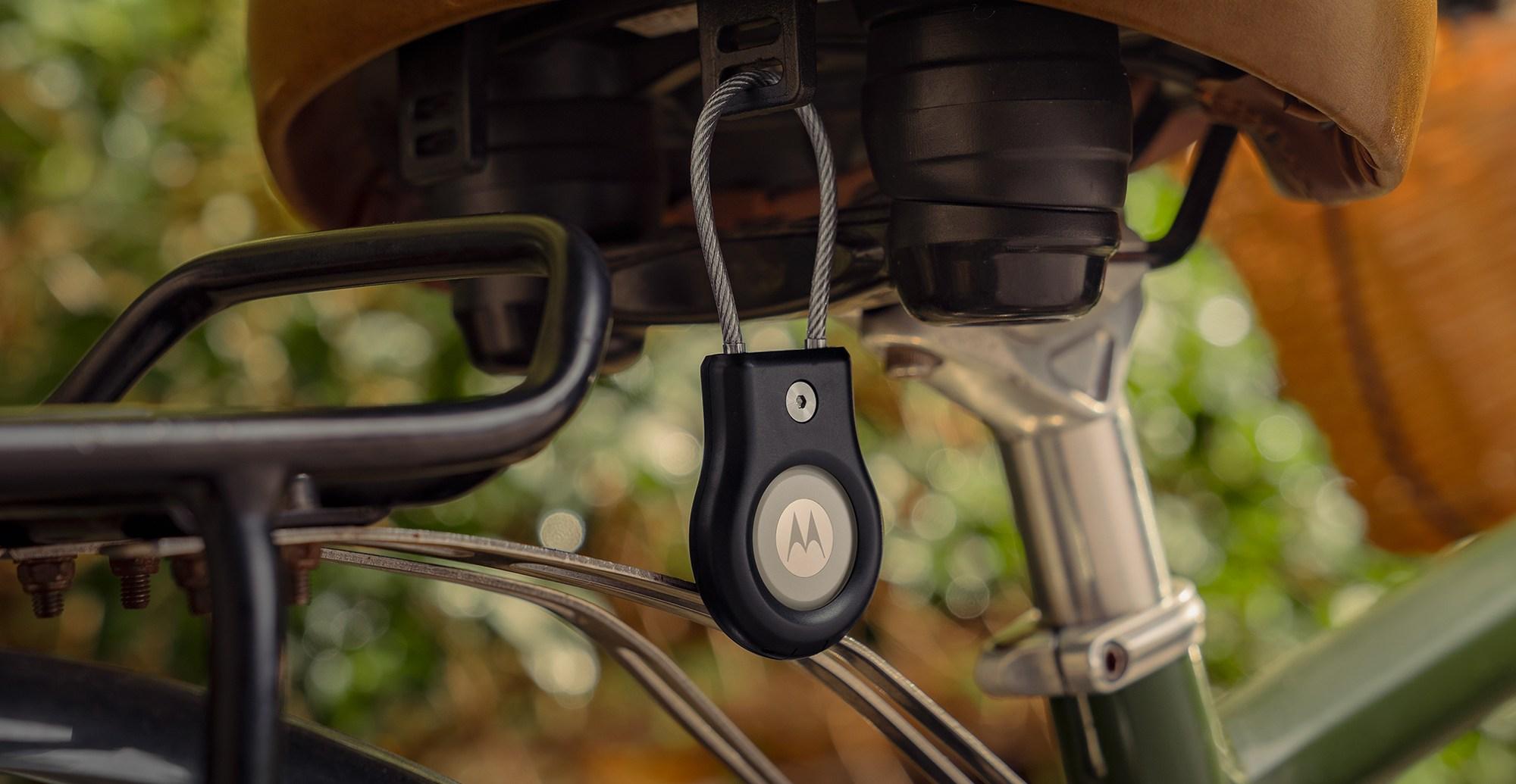 Moto’s new tracking tag comes with a healthy battery boost