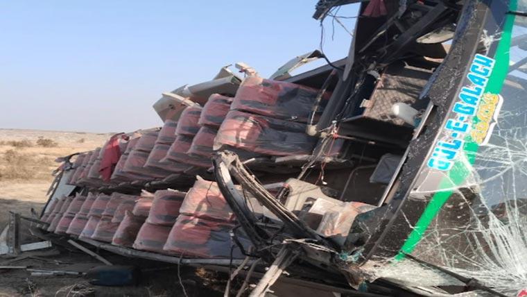 گوادر: کوسٹل ہائی وے پر بس الٹ گئی، 10 مسافر جاں بحق ،پاک فوج اور بحریہ کی فوری امدادی کارروائیاں