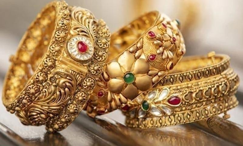 ہزاروں روپے کےاضافے کے بعد سونے کی قیمتوں کو بریک لگ گئی، فی تولہ کتنا سستا ہوا؟