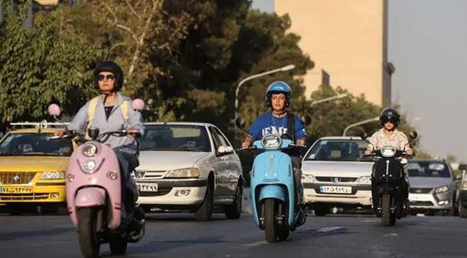 ایران میں خواتین کو موٹر سائیکل چلانے کی باضابطہ اجازت دے دی گئی